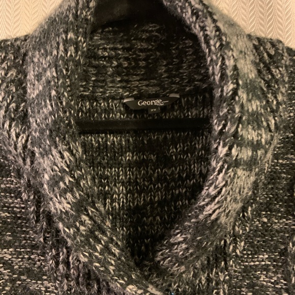 2X Sleeveless Cardigan - Picture 3 of 5